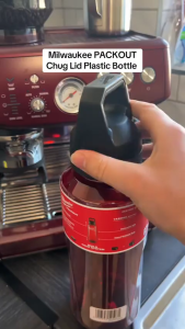 Milwaukee PACKOUT 1005ml Plastic Bottle w/ Chug Lid - Black - 4932498640