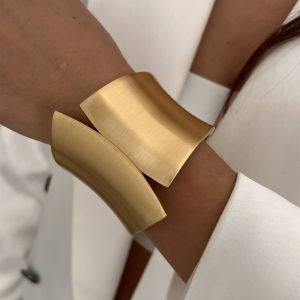 IngeSight.Z เรขาคณิตไม่สม่ําเสมอ Chunky Heavy โลหะกําไลข้อมือผู้หญิง Retro Wave Shaped ฤดูใบไม้ผลิสร้อยข้อมือ Punk Party เครื่องประดับ