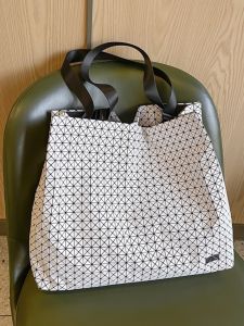 Túi Tote Silicon Dung Tích Lớn Thời Trang Mùa Xuân 2024 Túi Xách Đeo Vai Đơn Cho Nữ Túi Mua Sắm Thường Ngày Có Khóa Magne