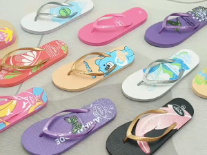 Cheap Branded Home Slippers For Ladies Nice Quality Ligtweight Material Suitable For Everyday Use