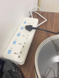 Bộ Chuyển Đổi Ổ Cắm Điện Bull Universal 15m Đèn Báo Điện Áp 250V 10A 3 Phím Độc Lập Thiết Kế Hình Tròn Chất Liệu ABS