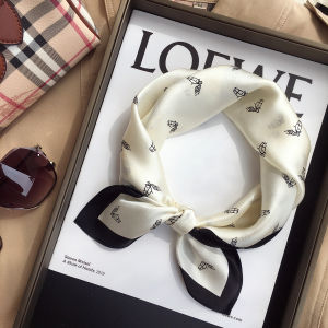 ผ้าพันคอไหมบางสไตล์คลาสสิกสำหรับผู้หญิงในฤดูใบไม้ผลิ ผ้าพันคอไหมไหมมัลเบอร์รี่ตกแต่งขนาดเล็กสำหรับฤดูใบไม้ผลิและฤดูใบไม้ร่วง