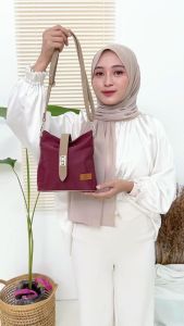 Tas Selempang Wanita Lucu & Desain Trendi: DAIVA SLINGBAG