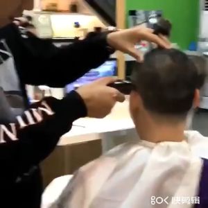 ร้านตัดผมและทำผม - แปรงโกนหนวดสำหรับผู้ชายขนม้า 45 กิโลเมตร