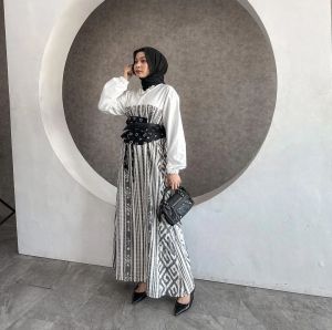 SEYSHA DRESS WHITE MILK - DRESS TENUN - COUPLE BAJU TENUN