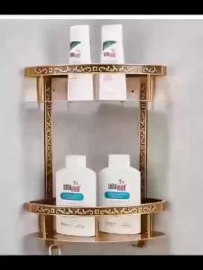 Elegant Floral Retro Style Wall-Mounted Bathroom Shelf Multifunctional Storage Rack Space Aluminum Towel Holder for Bathroom