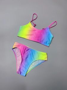 Amber Kids บิกินี่สองชิ้นป้องกันแสงแดดแห้งเร็วพร้อมแผ่นรองหน้าอกดีไซน์ไล่ระดับสีน่ารักสําหรับเด็กกลางและใหญ่