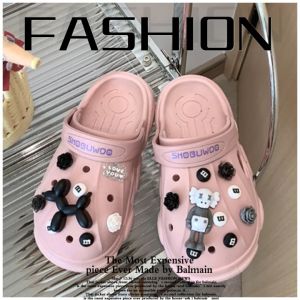 รองเท้าแตะ พร้อมส่ง 😚 รองเท้าแฟชั่น แมทช์ทุกสไตล์ 3D ☠️ สีฟ้า รองเท้าแตะพื้นนิ่ม รูปแบบเป็น ความนิยม รูปร่างให้ดูเป็นแท้ที่กลาง โปรดทราบว่าคุณจะได้ทุกโอกาส คือดือ 😚