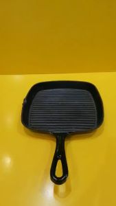 Chảo gang ngoài phủ men nội địa Nhật size 23*23cm nặng 2.35kg (mã 975) Dùng được bếp từ