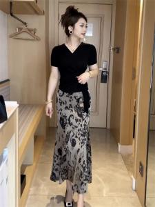French Style High Waist Slimming V-Neck Short Sleeve Knit Shirt Womens Printed A-Line Fish Tail Hip Covering Mid skirt Set