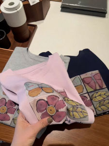 เสื้อยืดคอกลมแขนสั้นผ้าฝ้ายแท้สไตล์เกาหลีสำหรับผู้หญิง ฤดูใบไม้ผลิและฤดูร้อน แฟชั่นใหม่ เสื้อตัวบนที่หรูหรา