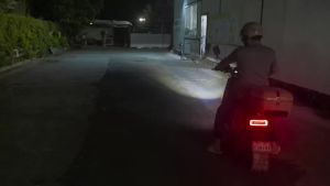 1Pair Motorcycle LED Projector Arrow Style Turn Signal Lamp Underbody Light Projection Universal Amber Flashing Running Light