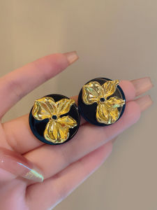 French Vintage Butterfly Knot Earrings Black Gold Womens Exquisite Design Fashionable Jewelry Alloy Handmade Ear Studs