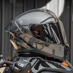 FASEED | Lightweight Carbon Fiber Motorcycle Helmet Universal Fit All Seasons