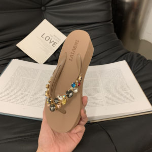 รองเท้าแตะสตรีฤดูร้อนใหม่พร้อมสไตล์อินเทรนด์แฟชั่น K-heel พลาสติกสูงกันลื่นเหมาะสําหรับการสวมใส่ในชีวิตประจําวัน