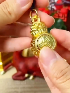 已开光 招财 日进斗金福袋钥匙扣挂件十二生肖招财进宝汽车钥匙链吊坠包包挂饰礼物 Rijindou Jinfu Bag Key Chain Pendant Car Key Chain Pendant Bag Hanging Gift