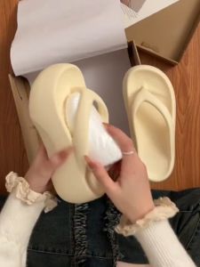 Dép Đế Dày Mùa Hè Mới 2025 Cho Nữ Đi Biển Chống Trượt Đế Mềm Thoải Mái EVA Dép Xỏ Ngón Phong Cách Thường Ngày Cho Thanh Thiếu Niên