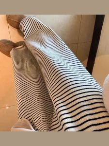 Quần Ống Rộng Kẻ Sọc Cho Phụ Nữ Mang Thai Quần Dài Đỡ Bụng Mặc Bên Ngoài Mẫu Xuân Thu Quần Khăn Bông Dày Dặn Rộng Rãi Quần Mặc Nhà Quét Đất Mùa Đông