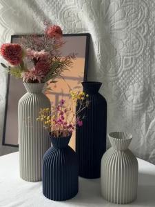 Lọ Hoa Đứng Kẻ Sọc Phong Cách Wabi-Sabi Tối Giản Trang Trí Nhà Cửa Hiện Đại Bắc Âu Bình Cắm Hoa Đồ Trang Trí Mềm Mại Xuyên Biên Giới