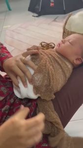 bedong lilit rajut bayi newborn untuk properti fotografi
