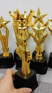 The Creative Crown Trophy is an elegant award trophy suitable for event award ceremonies.