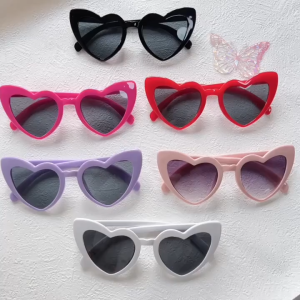 White/Black Heart Sunglasses for Women Vintage Bride Heart Shaped Sunglasses Wedding Party Accessories