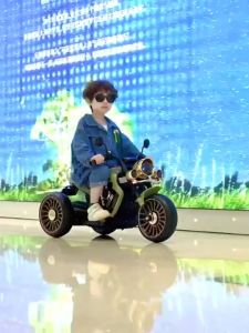 Vintage Childrens motorcycle Electric motorcycle Electric tricycle Dual drive Remote control