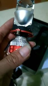 đèn pha V80 55w siêu sáng chân cắm h4 lắp ô tô xe máy