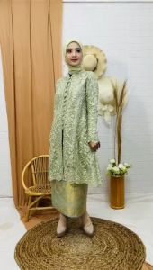 Kebaya Encim Lengan Panjang & Rok Songket: Kebaya Wanita Modern