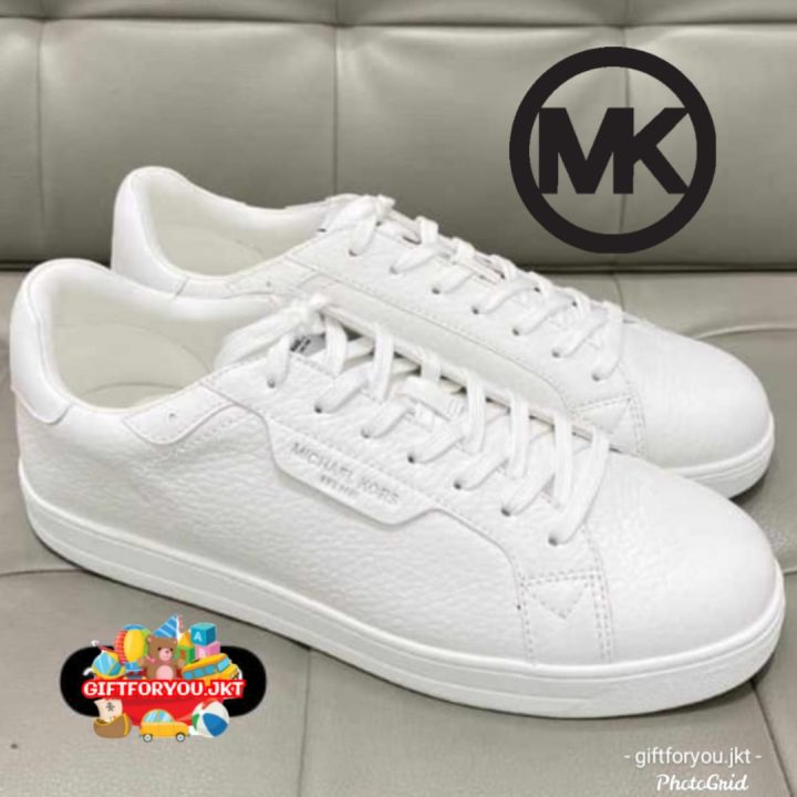 新品　MICHAEL KORS ホワイト スニーカー MICHAEL KORS ホワイト スニーカー - メルカリ