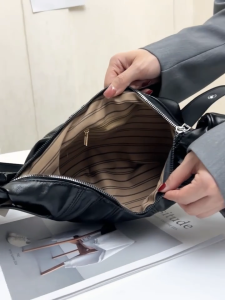 [BISA COD] 3020 Tas Louyis Panda Free Paper bag + Certificate Tag Label Tas Selempang Wanita Fashion