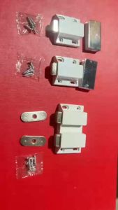 Nhấn nhả từ cho cánh tủ kính ( hít từ) loại cánh đôi và đơn loại tốt giá cho 1 chiếc