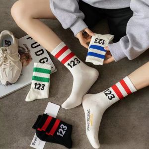 ถุงเท้ากีฬาบาสเก็ตบอล ลายขวาง สองแถบ แฟชั่นฮิปสเตอร์ สตรีท สำหรับทุกเพศ