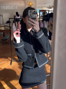 ชุดสองชิ้นสีดำ แจ็คเก็ตขนสัตว์และกระโปรงสั้นสไตล์สตรีท ชุดแฟชั่นไฮเอนด์สำหรับผู้หญิง ชุดทำงานฤดูใบไม้ร่วง 2022