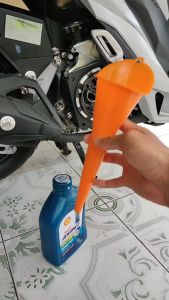 Corong Oli Minyak Air Bensin Radiator Plastik Mulut Panjang Serbaguna by Einstein-Store