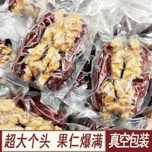 Nutritious Date Nut Snack Separately Packaged Xinjiang Specialty Hetian Red Dates Walnut Kernels with Dried Grapes for Pregnant Women