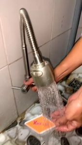 Vòi lạnh gắn tường KAG-KBL77 lò xo inox mờ vòi chậu chén bát tay gạt thân tròn SUS304 âm tường D21 cần bẻ xả nước mạnh sử dụng tốt