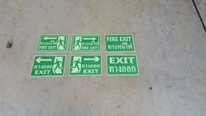 ป้ายทางหนีไฟ ป้ายทางออก อะลูมิเนียม ขนาด 20 x 30 ซม. ติดสติ๊กเกอร์เรืองแสงในที่มืด - Safetypro ป้ายทางออกซ้าย ป้ายทางออก