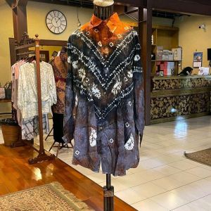 Chadia Tunik Viscos by Dian Pelangi LIMITED EDITION Blouse Baju Atasan Kemeja Blus Outfit Formal Kerja Kantor Pesta Pernikahan Kondangan Lebaran Wanita Hijaber Cantik Anggun Modis Modern Simple Elegan Mewah Model Korea Terbaru Motif Jumputan Sasirangan