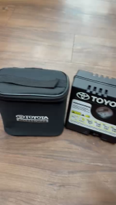 ORIGINAL TOYOTA PORTABLE AIR TIRE INFLATOR PUMP EMERGENCY TYRE INFLATOR CAR AIR COMPRESSOR TIRE INFLATOR