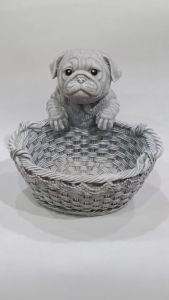 กระถางปลูกต้นไม้มีหมาหน้าย่นเกาะกระถางเป็นงานหล่อปูนตกแต่งบ้านจัดสวนสูง 6 นิ้วความกว้างของปากกระถาง 6.5 นิ้วหนักประมาณ0.5kg