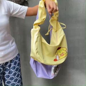 กระเป๋าสะพายไหล่ พกพาง่าย ดีไซน์สวยคลาสสิก ลายการ์ตูน  - มีทั้งหมด 4 ลาย - สีพาสเทล กันน้ำได้ - ขนาด 35×20×12 cm