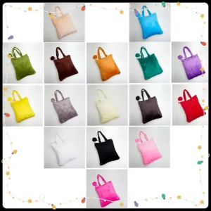 กระเป๋าสะพาย กระเป๋าผ้าขน กระเป๋าผู้หญิง มีซิปทั้งด้านนอกด้านใน ด้่านมีช่องใส่ของเพิ่มอีก สีสันสวยน่าใช้ให้เลือก เเถมกระเป๋าเล็ก