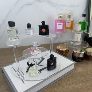 ตู้เก็บเครื่องสำอาง Acrylic ใส ชั้นวางน้ำหอมขนาดเล็ก ชั้นวางเครื่องสำอางหลายชั้น รองเท้าส้นแบนแบบสุดหรู จัดระเบียบเครื่องสำอาง
