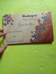 Print UNDANGAN NIKAH ERBA 2207(isi 50 lembar) PERNIKAHAN SUNAT SUNATAN KHITAN KHITANAN FREE PLASTIK FOTO DESIGN