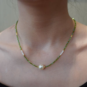 Dopamine Colored Beaded Necklace: A Natural Pearl Women's Style Layering Accessory
