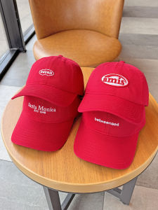 หมวกเบสบอลสีแดง หมวกทรงกลม ปักลาย ฤดูใบไม้ผลิและฤดูร้อน ฤดูใบไม้ร่วง ฤดูหนาว สำหรับผู้ชายและผู้หญิง อเนกประสงค์