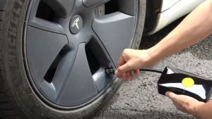 เครื่องเป่าลมยางรถ VEAVON 4 in 1 เครื่องเติมลมไร้สาย วัดลมยาง Power bank ในตัว (4500 mAh) จอแสดงผล LCD