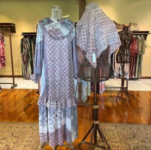 Pia Set Dress + Jilbab by Dian Pelangi LIMITED EDITION Setelan Busana Muslim Baju Maxi Gamis Abaya Gaun Pesta Pernikahan Kondangan Lebaran Casual Formal Wanita Cantik Anggun Modis Modern Simple Elegan Mewah Model Terbaru Motif Batik Kekinian