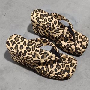 Dép kẹp xốp sọc xám beo nâu 7cm